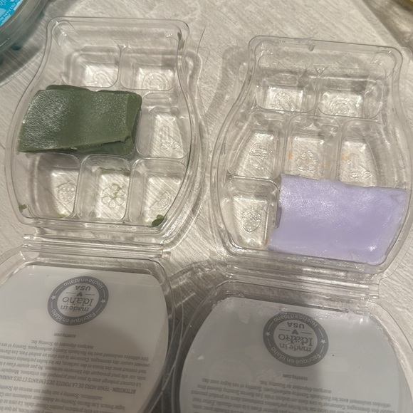 Scentsy wax melts and scent circle, Yankee Candle wax melts - Picture 3 of 7